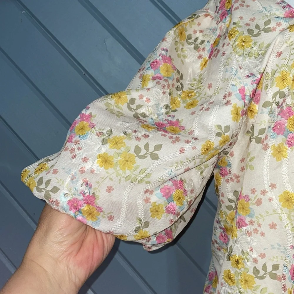 Anthropologie Ontwelfth yellow embroidered pastel floral puff sleeve blouse